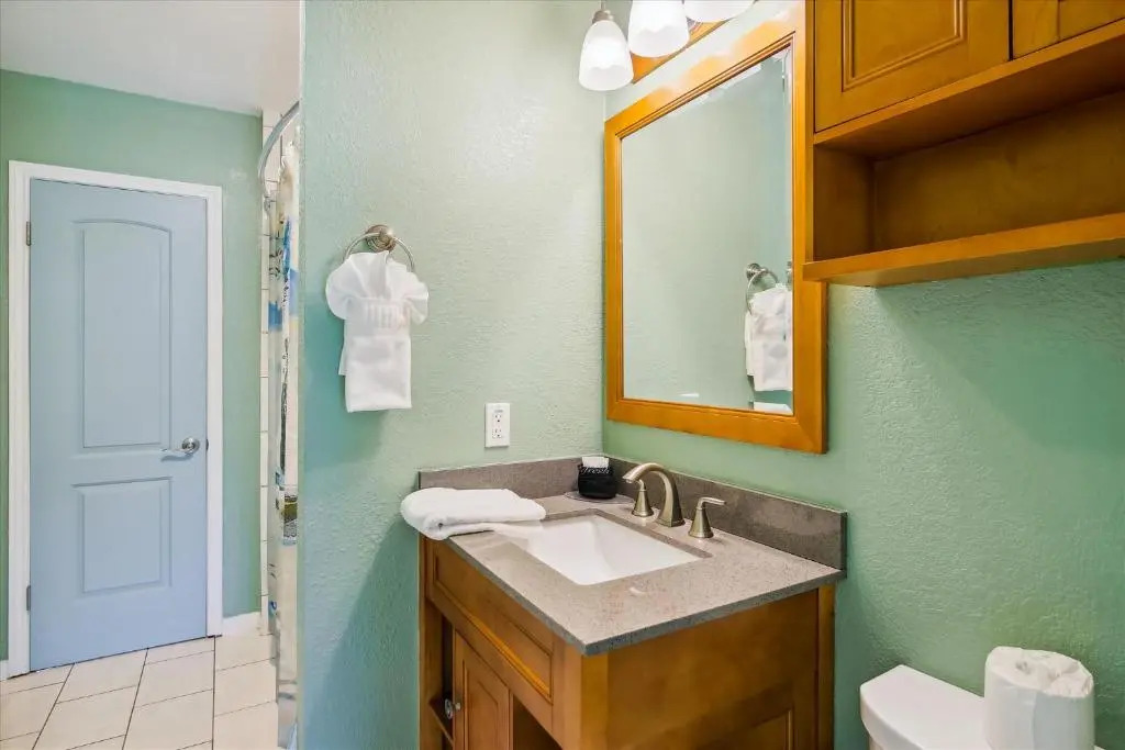 Canal Breeze by Ryson Vacation Rentals