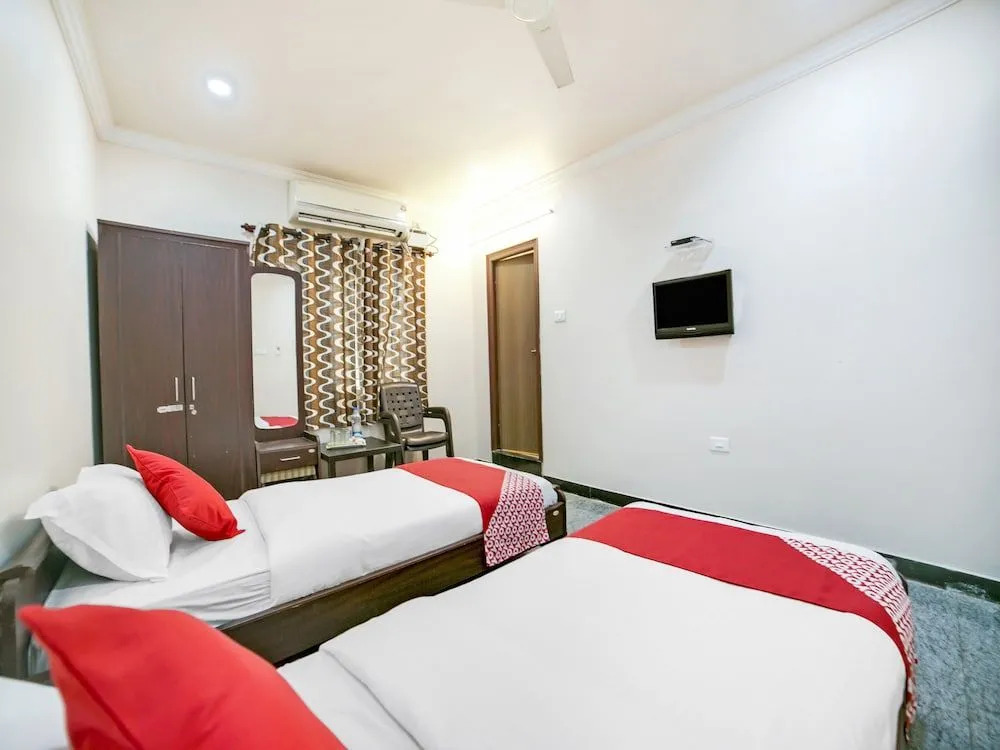 OYO 14178 Hotel Sea City