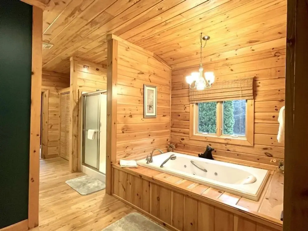 A true log cabin with 360 degree mountain views - Pet and Motorcycle friendly! 5 Bedroom Cabin by RedAwning