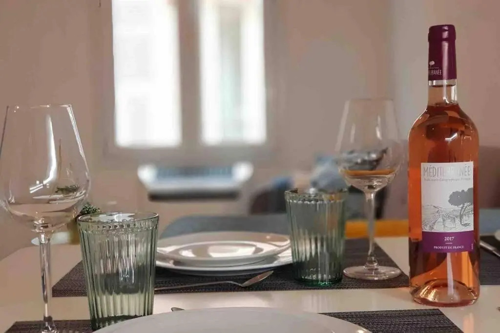 Appartement 2 chambres refait à neuf, climatisé, à 2 min de la mer