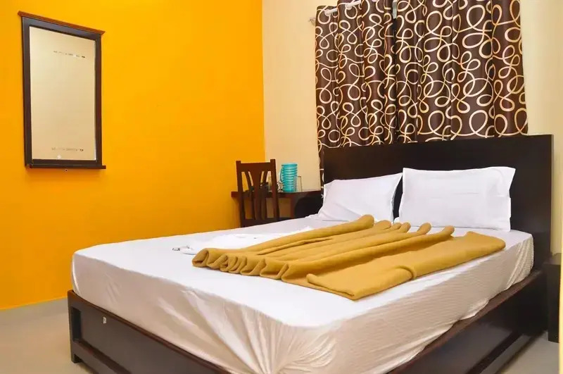 Oyo 10450 Breeze Inn