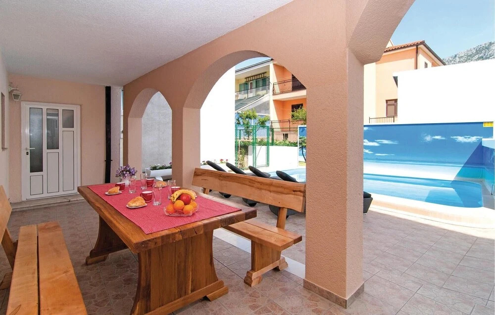 Amazing Home in Kastel Gomilica With Wifi and 2 Bedrooms