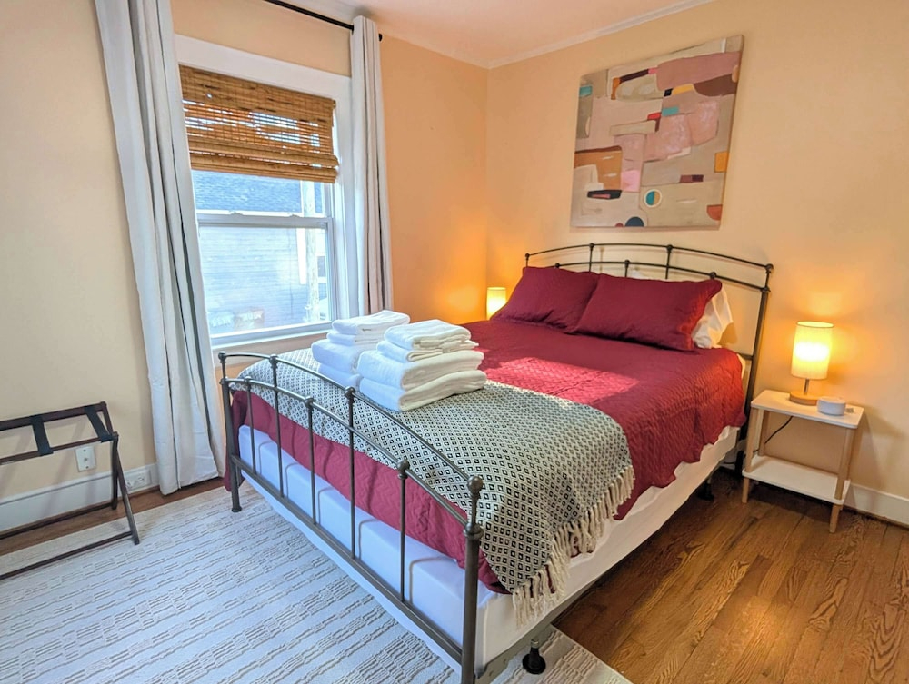Stylish Durham Retreat - Walkable, Sleeps 6