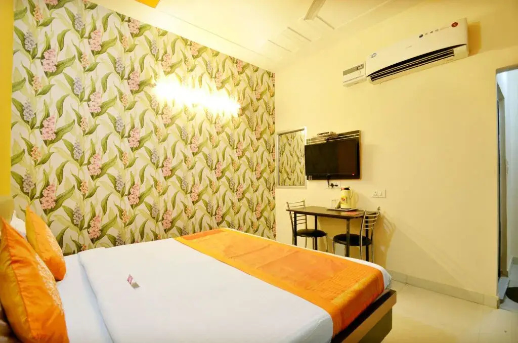 Silver One By OYO Rooms
