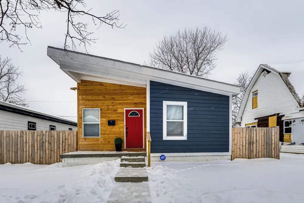 Rooftop Lounge & City Views! 3BR 3 Mi to Dtwn Indy