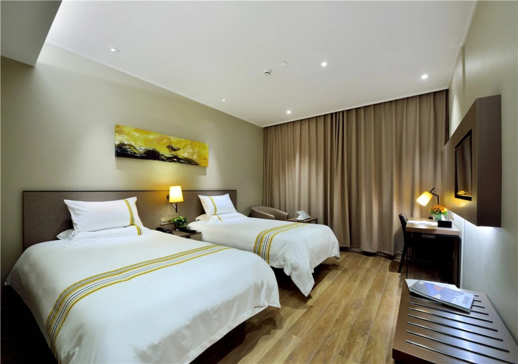 Homeinn Plus Hotel (Shenyang Railway Station East Square Subway Station)