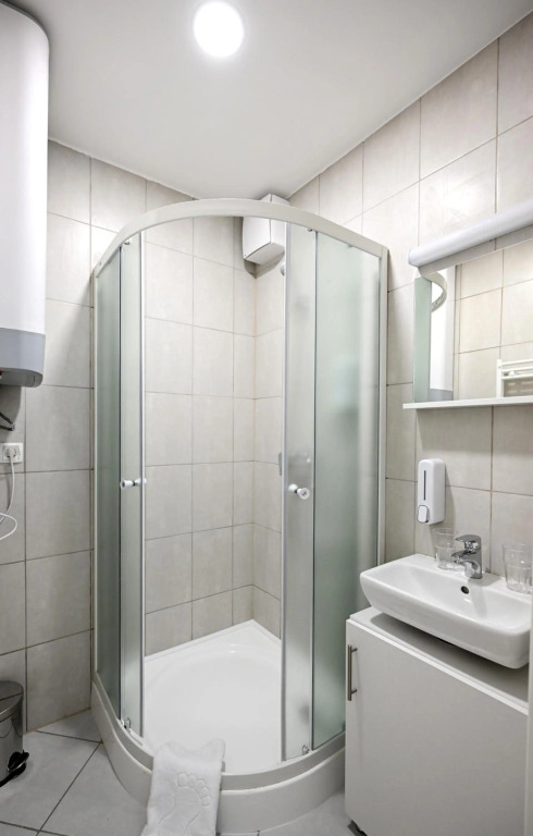 Lelle Hotel