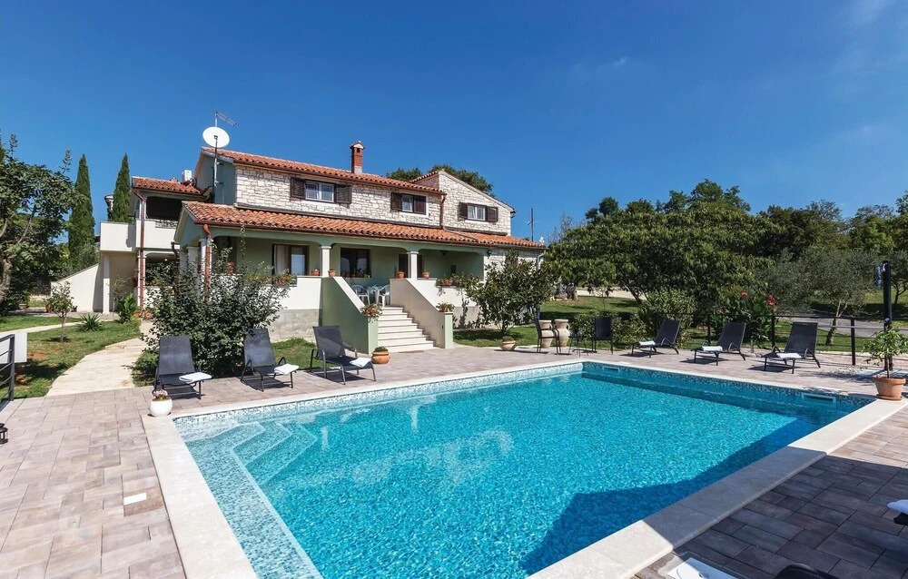 Stunning Apartment in Pilkovici With Wifi, 1 Bedrooms and Outdoor Swimming Pool