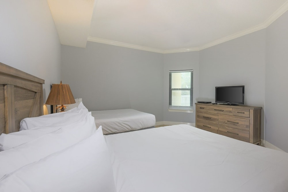 Phoenix On The Bay 1111 3 Bedroom Condo