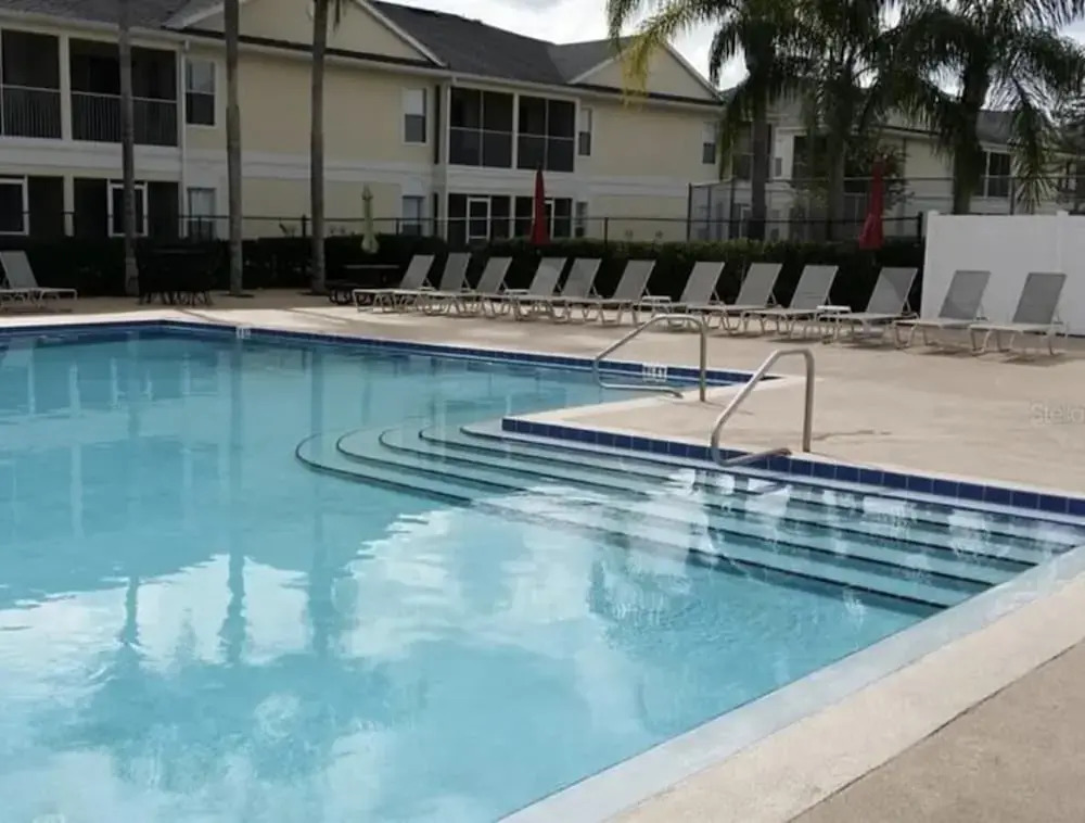 Grand Palm Community, Picnic Benches, Tennis Court and Much More!!