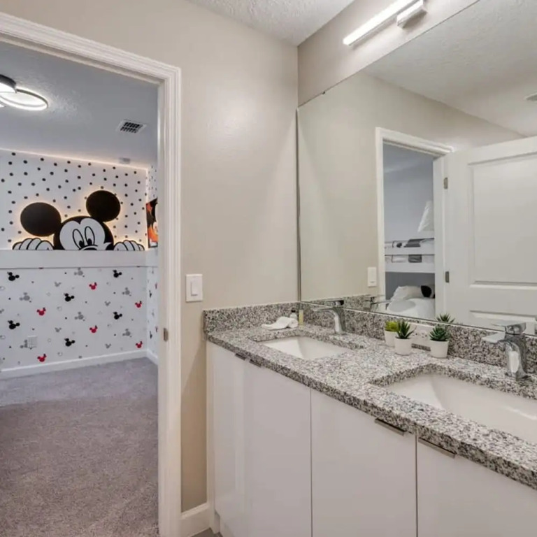 Luxury 5 Bedroom Home for 12 Guests
