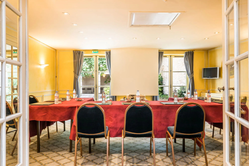 Aigle Noir Hotel Fontainebleau - MGallery Collection