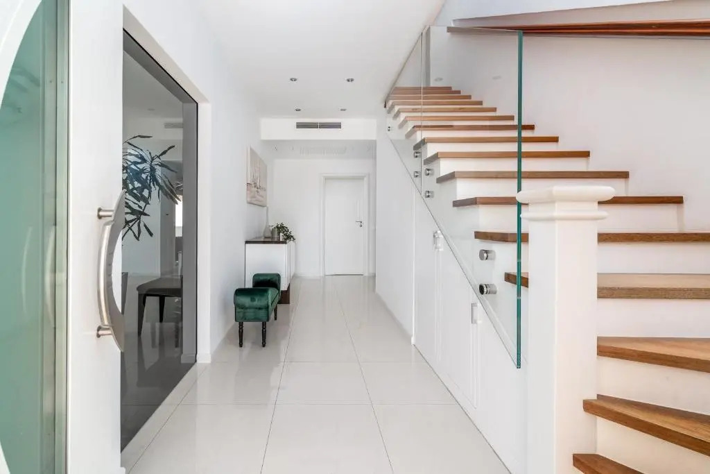 Seaview Villa MaToLi with heated 50sqm pool and 4 bedrooms, close to Split