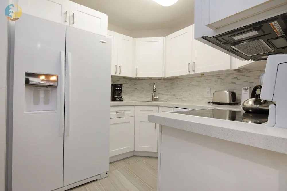 Alexander 718 3 Bedroom Apts by RedAwning
