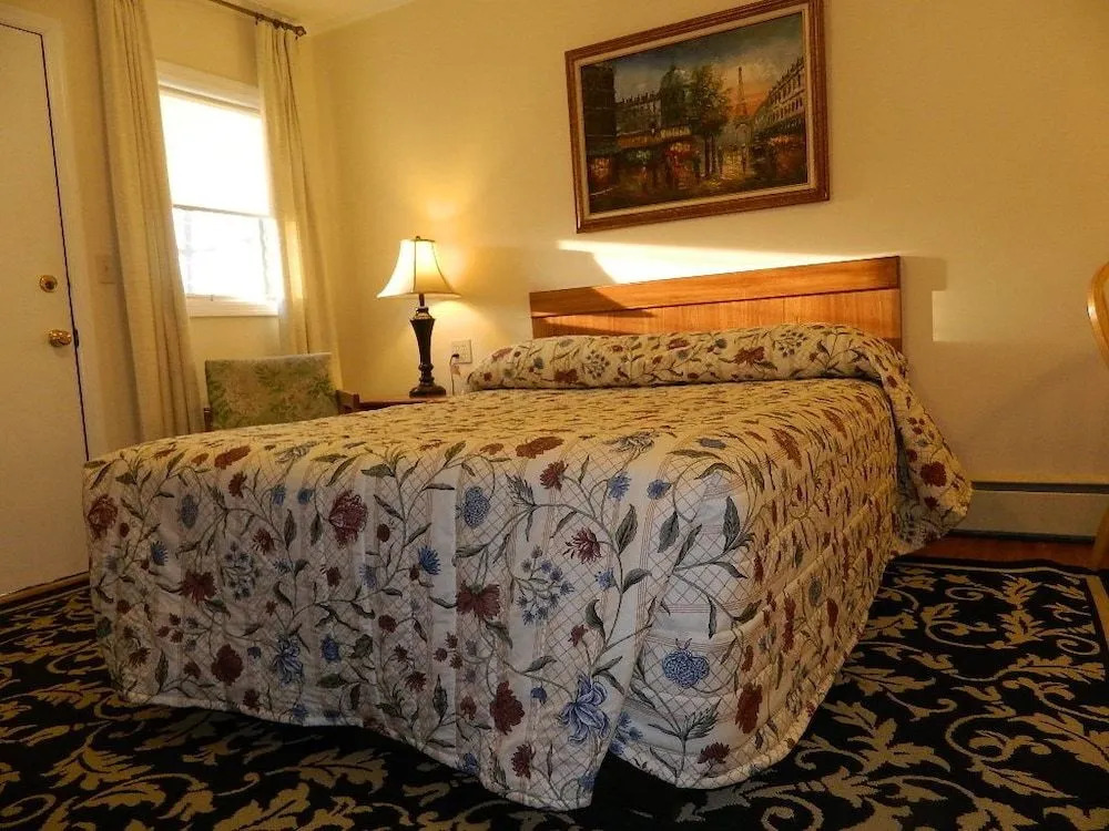 Twin Oaks Motel