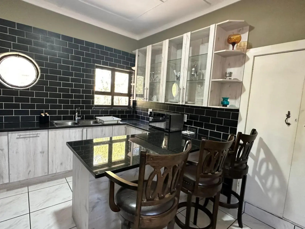 3 on 5: Houghton 3 Bedroom Home