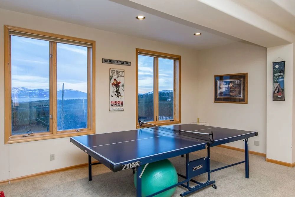 Charming Tahoe Donner Chalet by RedAwning