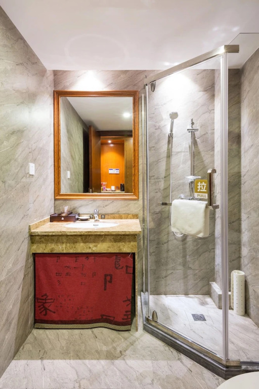 Longmen Impression Hotel