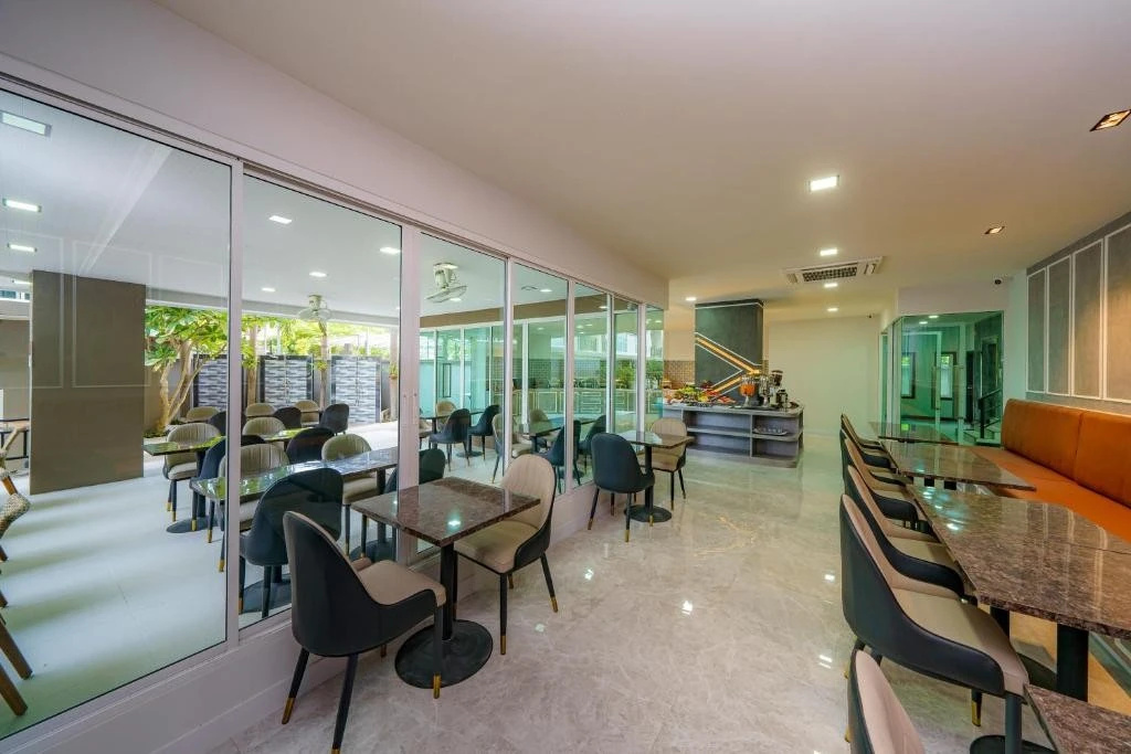 Курортный отель Lhc Hotel And Resort