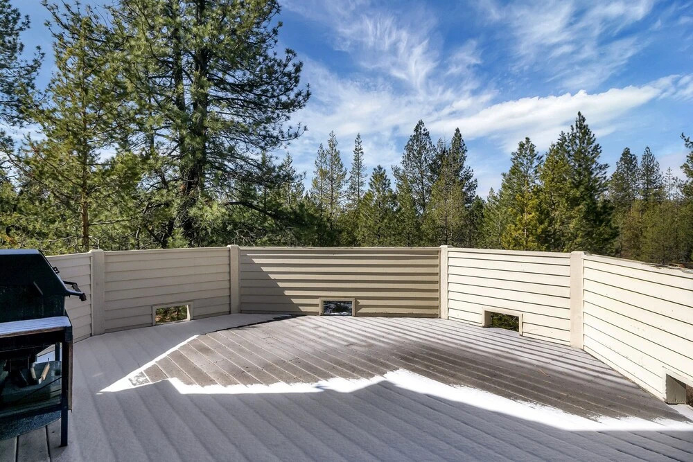 8 Crag Home with Private Indoor Hot Tub, Bike is Provided for Outdoor Activities by RedAwning