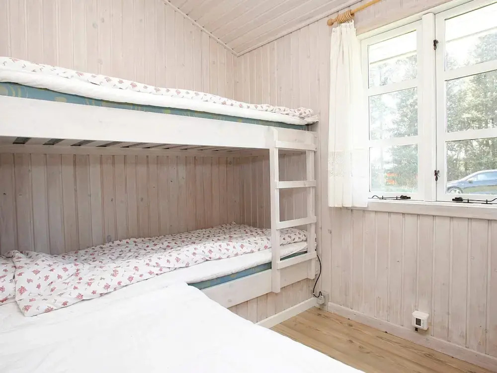 6 person holiday home in Ålbæk