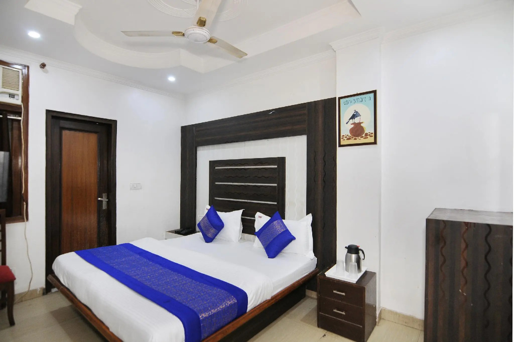 OYO 9042 Hotel BalaG
