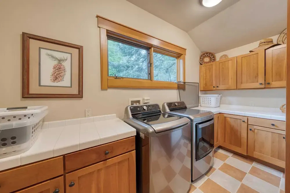 Cedars at Palisades by Avantstay Hot Tub, Resort Access, and Mountain Views