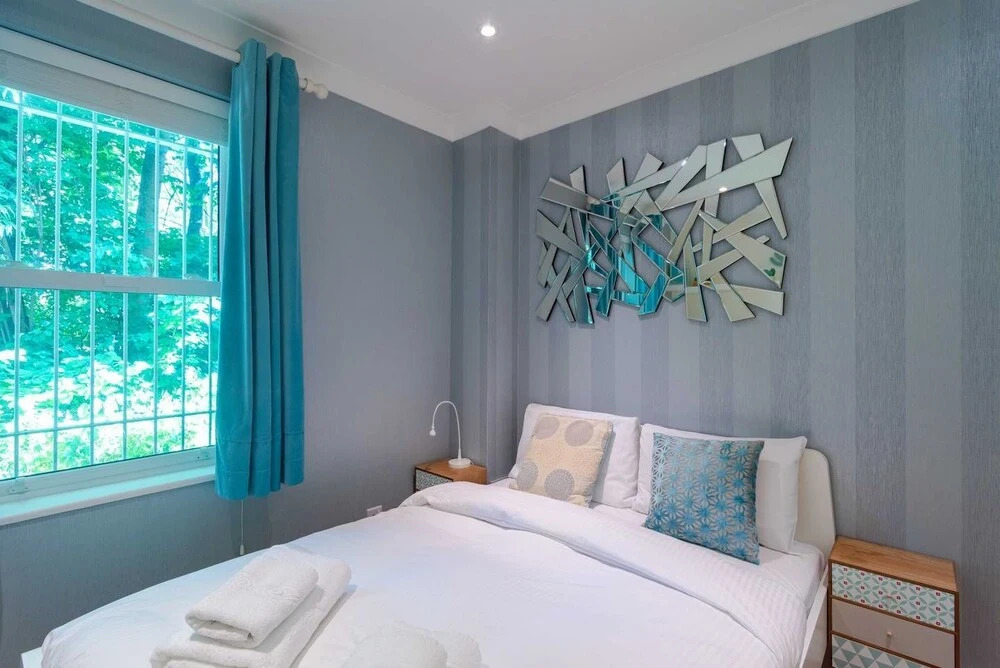 Fantastic 1BR Home - 1 Stop To Canary Wharf!