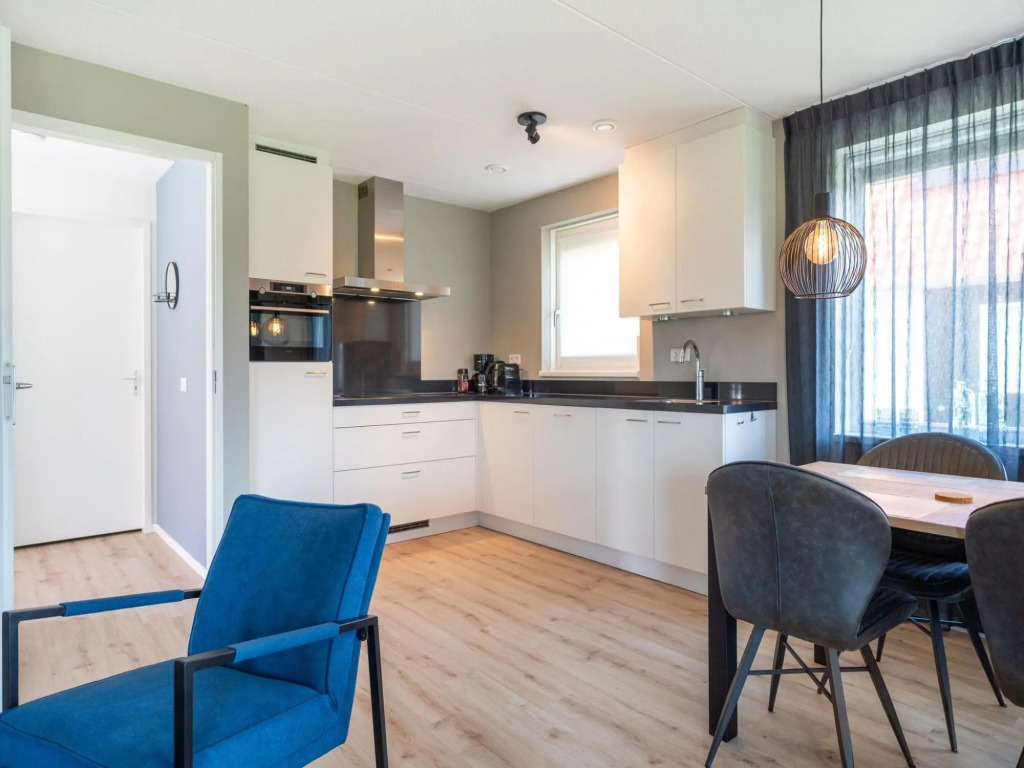 Cozy Retreat with parking