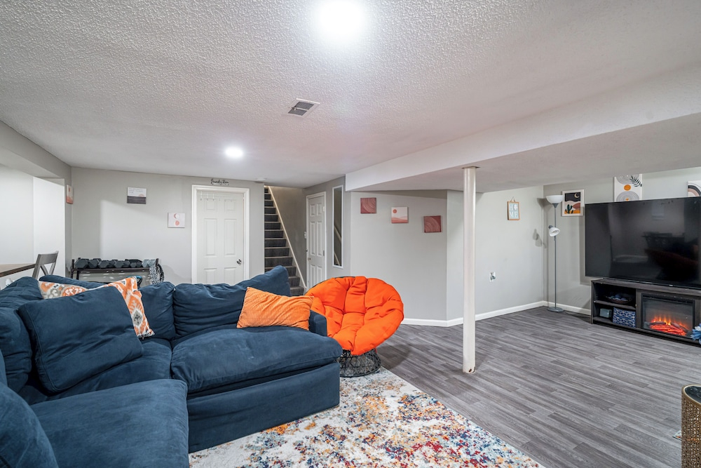 7 Mi to Lake Michigan: Milwaukee Vacation Rental