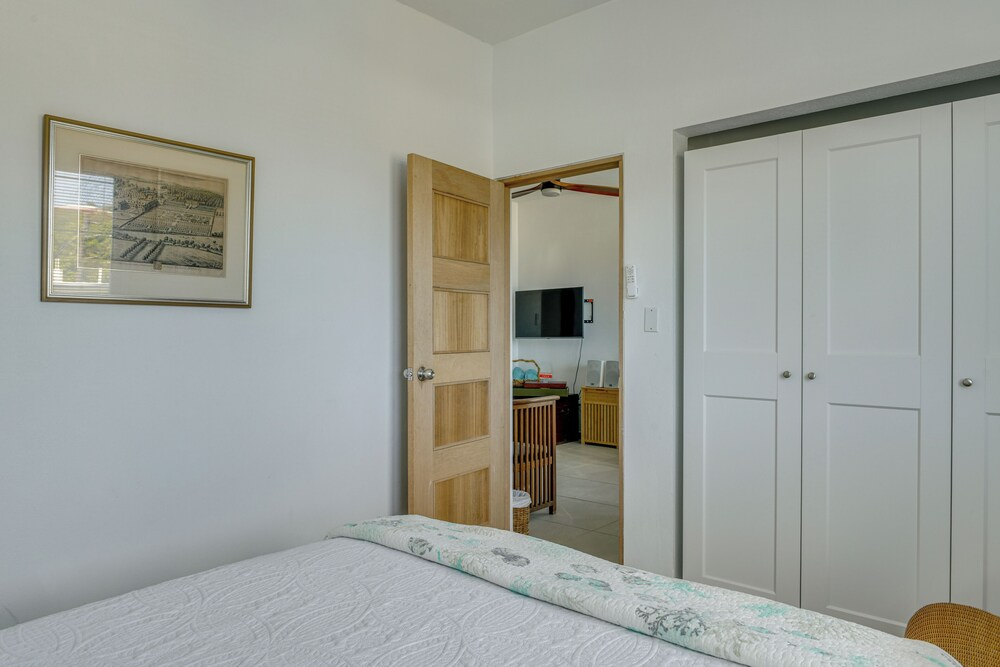 Resort-style Living Near Shore! Vieques Retreat