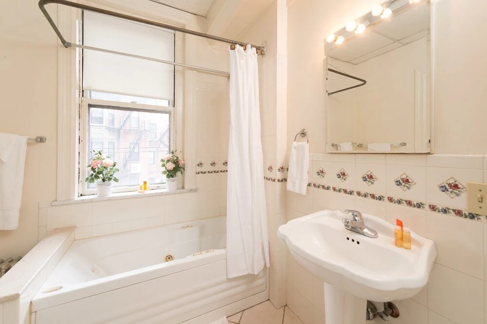 Stylish Brownstone Back Bay Apartments