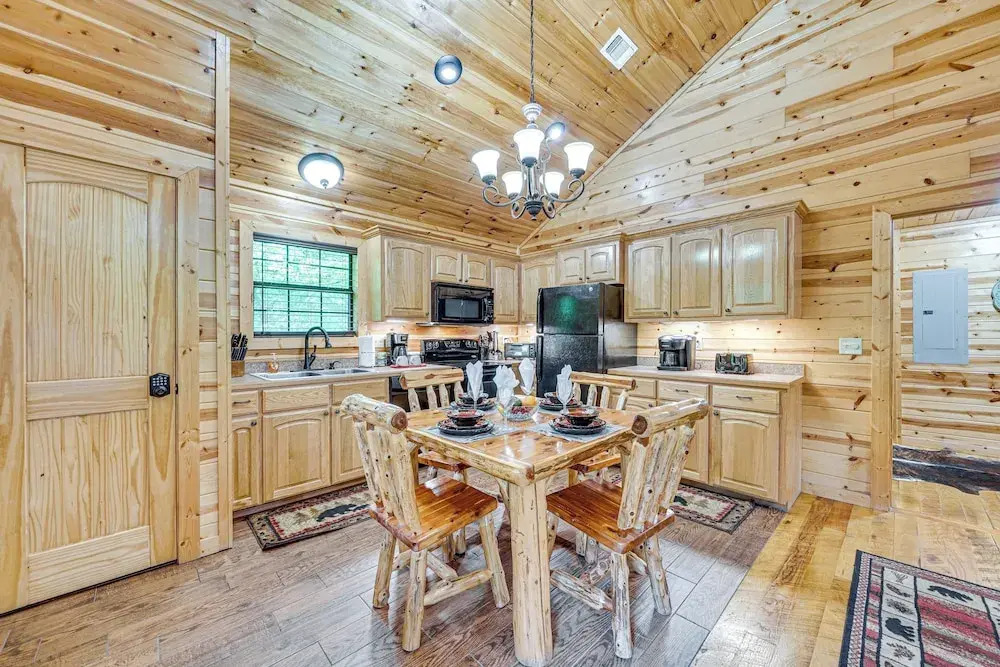 Private Hot Tub & Deck: Woodsy Broken Bow Retreat