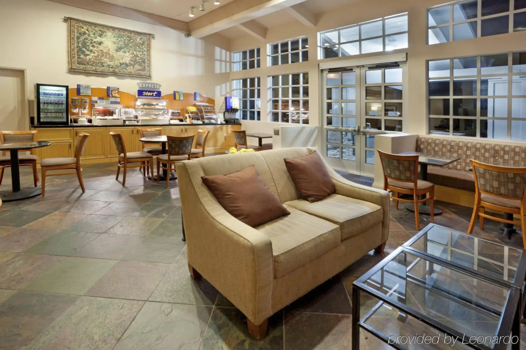 Holiday Inn Express Monterey - Cannery Row by IHG