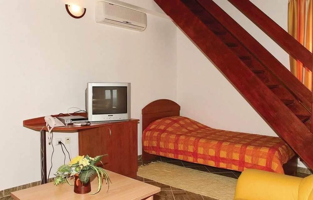 Lovely Home In Podstrana