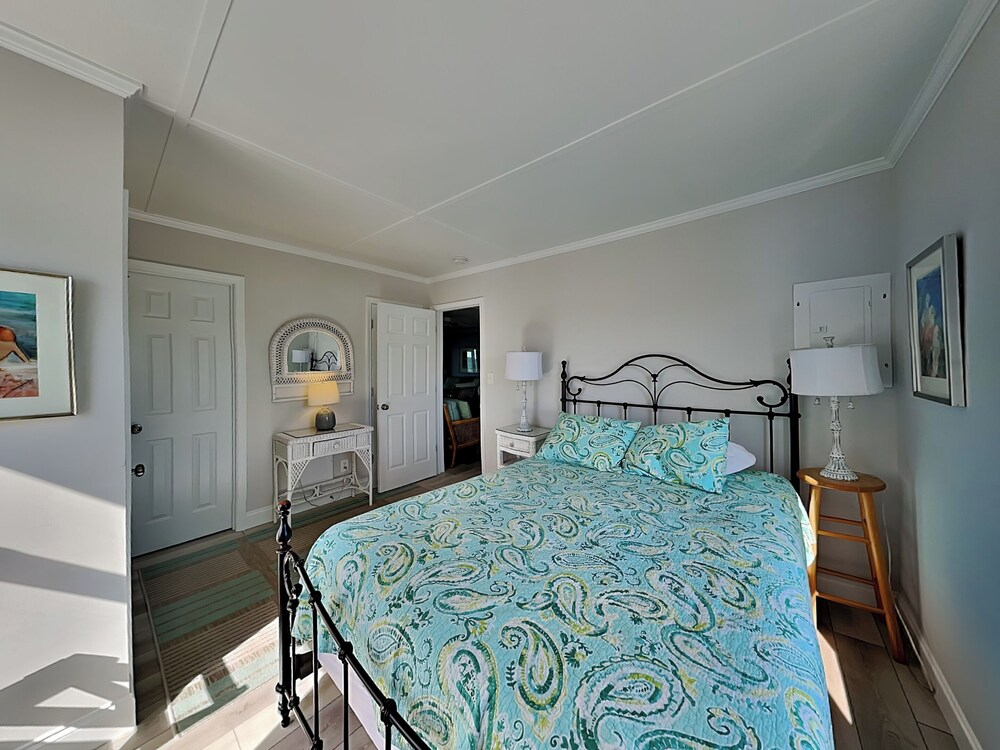 Lindy-B by Topsail Realty