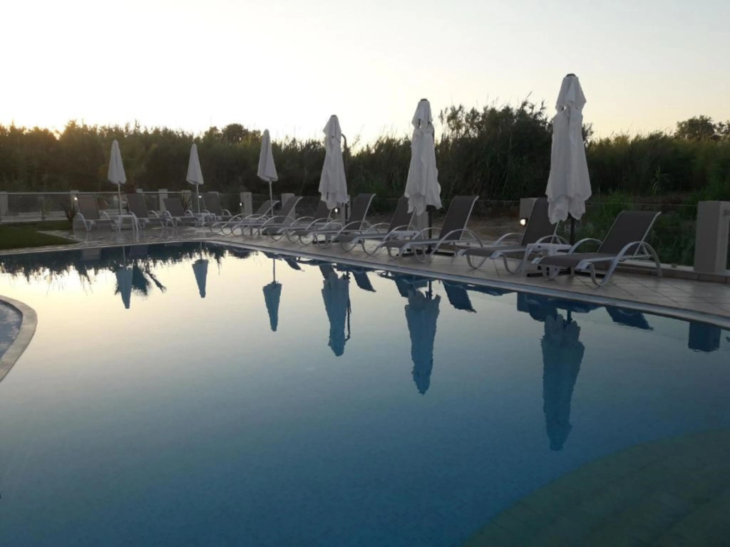 Carisa Suites and Apartments