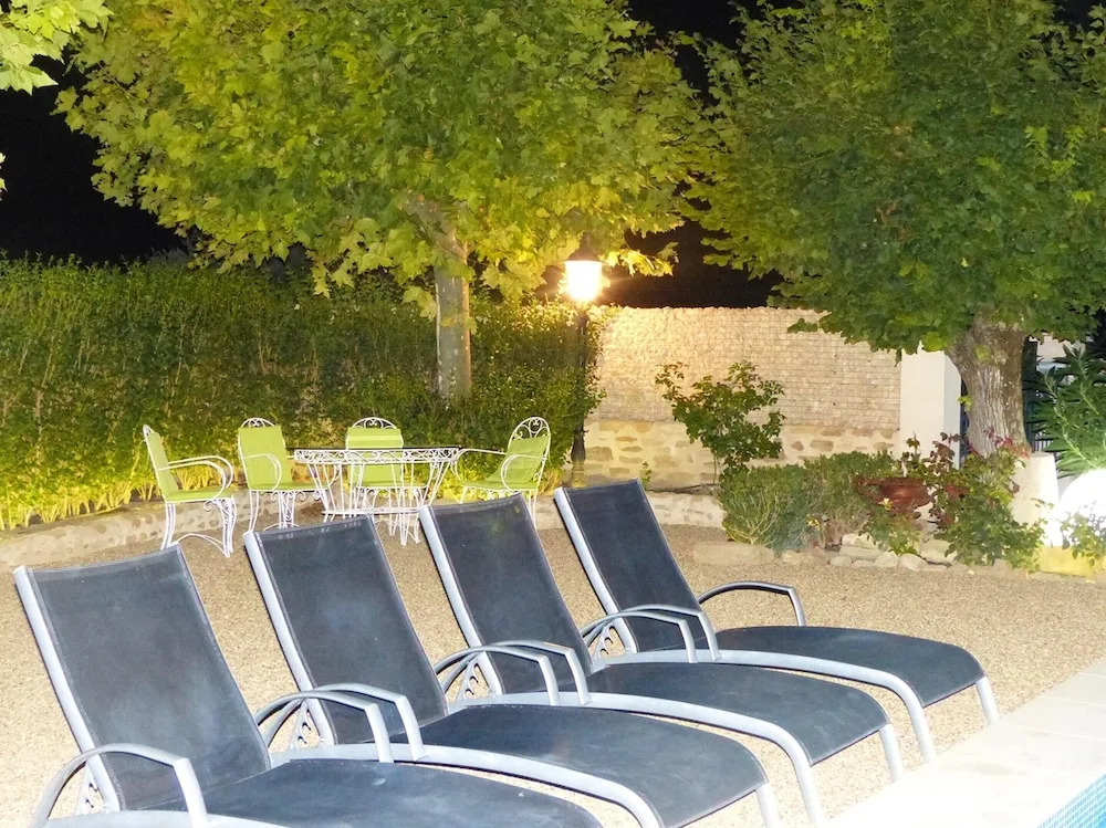 Villa With 5 Bedrooms in Uchaux, With Wonderful Mountain View, Private