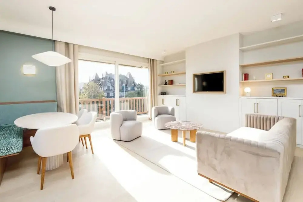 Luxury sea View 3br-2ba With Services in Deauville