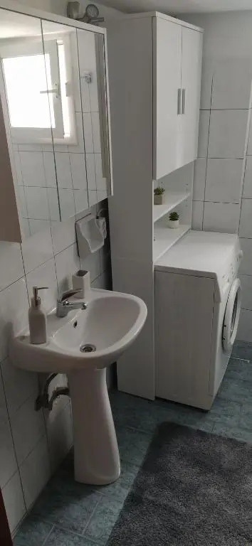 George's apartment Serres