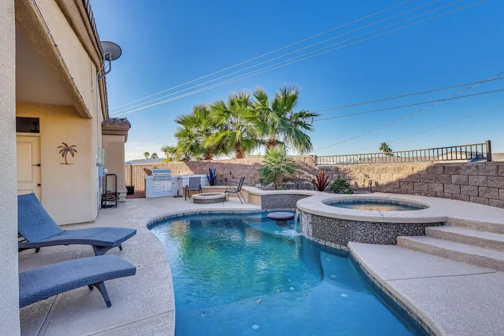 2 Mi to Lake Havasu State Park: Home w/ Hot Tub