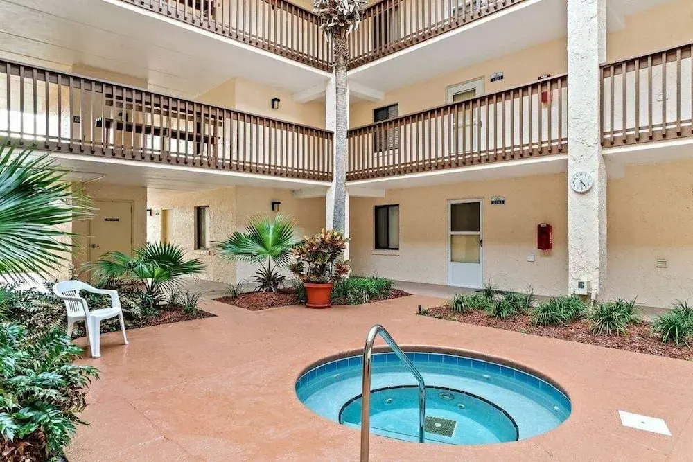 Life's A Beach~oceanfront 2 Bedroom Condo by RedAwning
