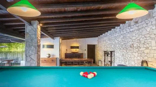 La Villa Apartments