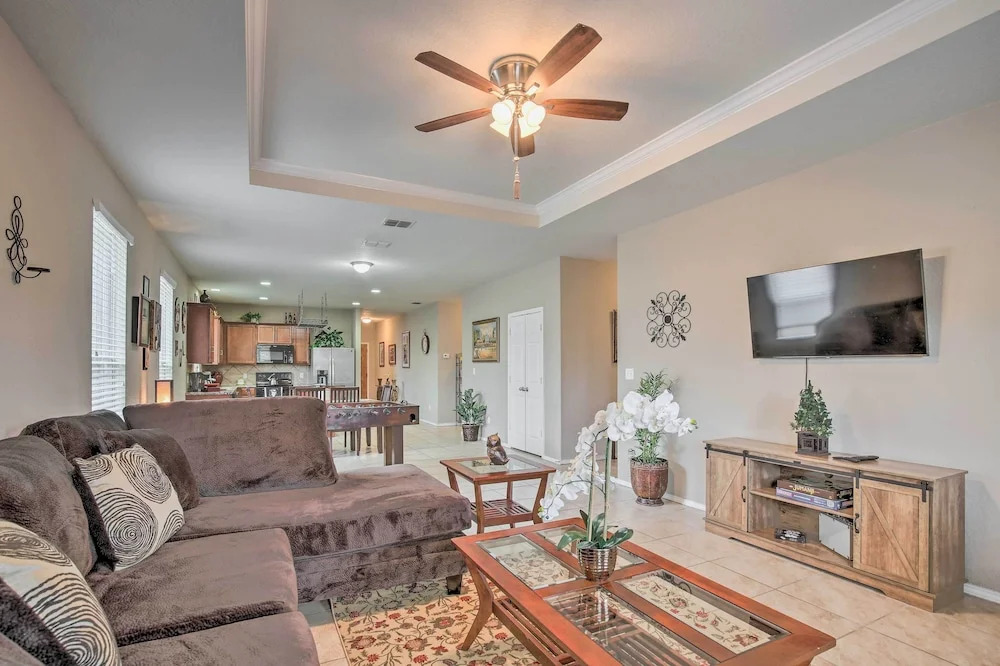 San Antonio Abode Near Golf, Shops + Dining!