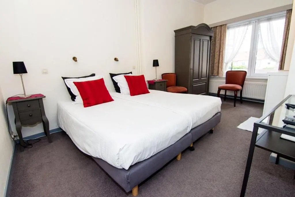 Gillis Eight Guest Rooms by Romy&Travis