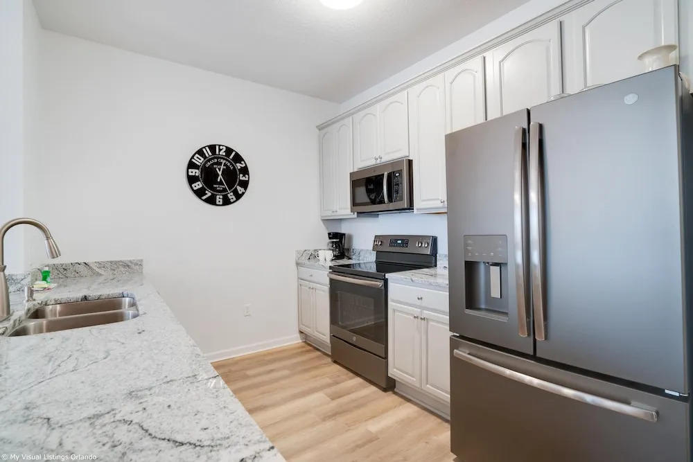 Spacious and Lovely 3BD Unit With Balcony, Close to the Convention Center #3vc309