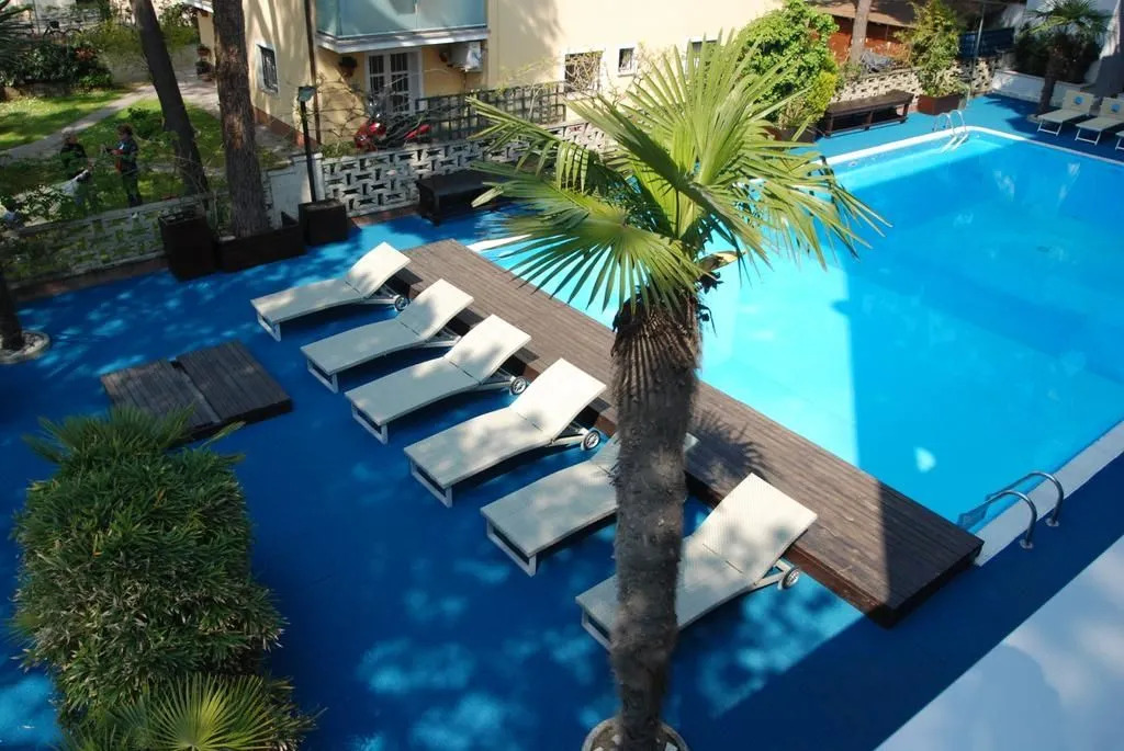 Hotel Carillon