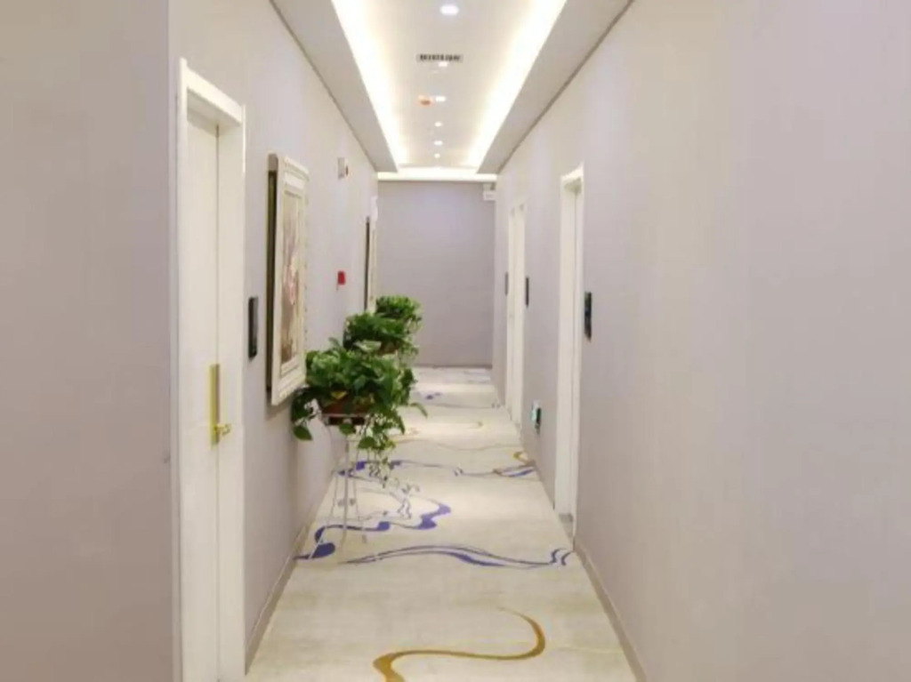 Yixing Hotel (Lanzhou University Metro Station Store)