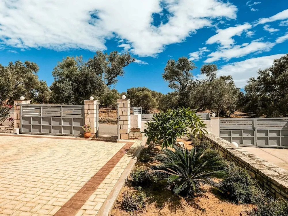 Beautiful new Large House, Private Pool, Near Beach at Rethymno, NW Coast