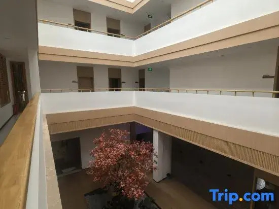 Laoshan Hot Spring Garden Hotel